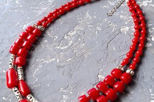 Робота Кольє з великими натуральними коралами дворядне