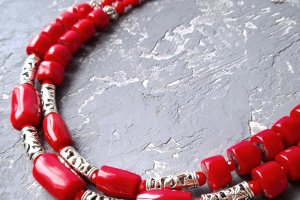 Колье с крупными натуральными кораллами двухрядное - Описание