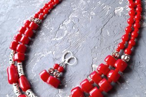 Комплект з великими натуральними коралами