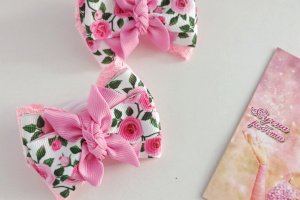 Яскраві бантики з репсової стрічки  - Опис