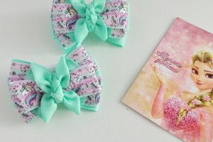 Яскраві бантики з репсової стрічки  - Опис