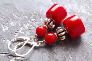 Сережки з натуральними коралами та срібними застібками № 290