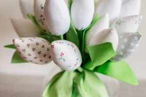 Работа ТЕКСТИЛЬНЫЕ ТЮЛЬПАНЫ (Белые)