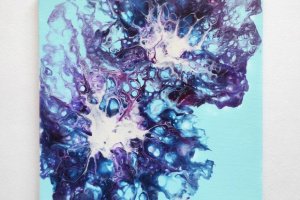 Работа Картина в технике Fluid Art в небесно-фиолетовых тонах.