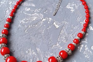 Комплект намисто та сережки  з коралами та кристалами - Опис