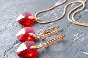 Swarovski и позолота комплект кулон и серьги сердце - Описание