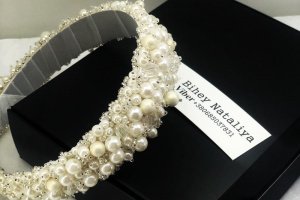 Работа Обруч с хрусталя и жемчуга