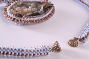 Хрустальный халцедон - Описание