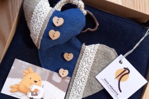 Комплект-косметичка и брелок - Описание