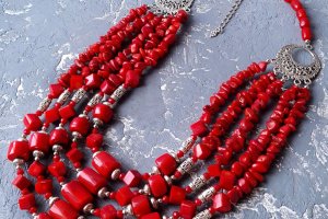 Ожерелье п`ятирядне "Танец весны" из натуральных кораллов - Описание