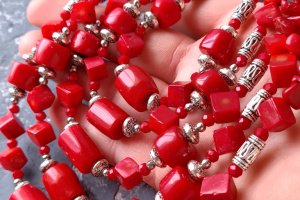 Ожерелье п`ятирядне "Танец весны" из натуральных кораллов - Описание
