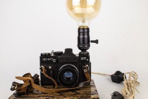 Настільна лампа Pride&Joy з вінтажним фотоапаратом 02gllich