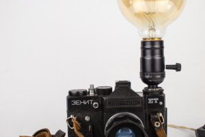 Настільна лампа Pride&Joy з вінтажним фотоапаратом 02gllich - Опис