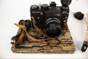 Настільна лампа Pride&Joy з вінтажним фотоапаратом 02gllich - Опис