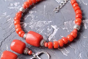 Серьги с натуральными кораллами под старину - Описание