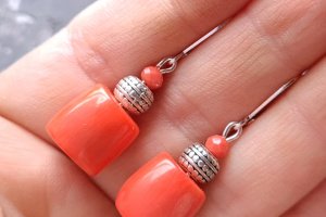Серьги с натуральными кораллами под старину - Описание