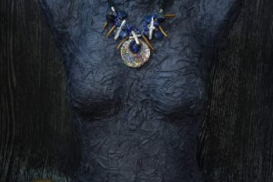 Дизайнерское украшение  из натуральных камней с подвесом  - Описание