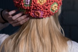 Летний берет Коралловые цветы - Описание