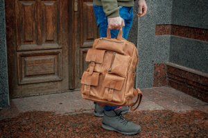 Шкіряний чоловічий рюкзак. Спортивний рюкзак - Опис