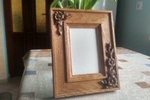 Деревянная фоторамка с резным декором, ручная работа - Описание