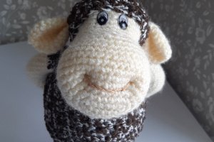 Вязаная игрушка овечка Кудряшка Сью. - Описание