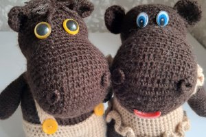 Вязаная игрушка амигуруми бегемотик Клепа.