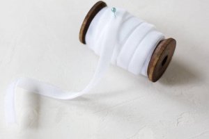 Оксамитова стрічка 1 см біла
