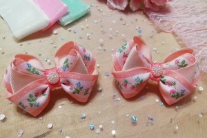 Весняні бантики із репсової стрічки  - Опис