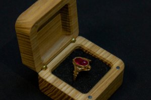 Персонализированный деревянный футляр для колец  - Описание