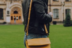 Жіноча шкіряна сумка. Колір каррі.  - Опис