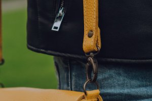 Жіноча шкіряна сумка. Колір каррі.  - Опис