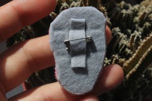 Брошь вышитое сердце / два цвета / сердце гладь / вышивка - Описание