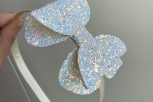 Обруч бабочка белый - Описание