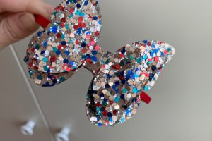 Обруч метелик кольоровий - Опис