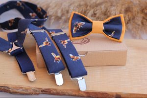 Комплект подтяжки и бабочка синий "Шмели" - Описание