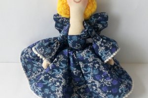 Інтер′єрна текстильна лялька в стилі тільда - Опис