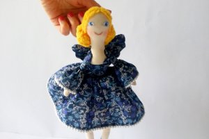 Інтер′єрна текстильна лялька в стилі тільда - Опис