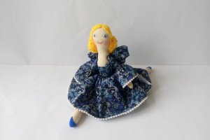 Інтер′єрна текстильна лялька в стилі тільда - Опис