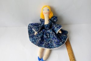 Інтер′єрна текстильна лялька в стилі тільда - Опис