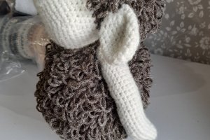 Вязаная игрушка овца Эсмеральда - Описание