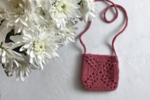 Сумочка в'язана для дівчинки - Опис