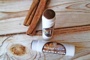 Бальзам для губ "Анджеліна" з корицею - Опис