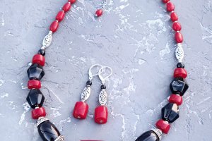 Розкішне кольє з величезним натуральним коралом та сережки - Опис