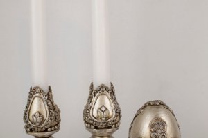 Декоративный набор из интерьерной украшения и подсвечников - Описание