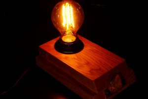 Нічник. Настільна лампа. - Опис