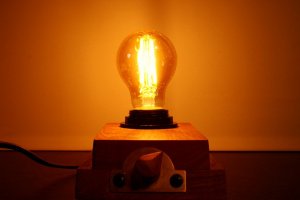 Нічник. Настільна лампа. - Опис