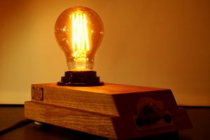 Нічник. Настільна лампа. - Опис