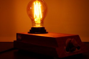 Нічник. Настільна лампа. - Опис