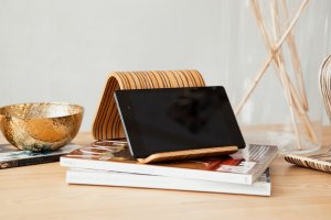 Деревянная подставка для планшета • Sign • Zebrawood lightbrown - Описание