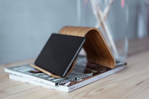 Деревянная подставка для планшета • Sign • Daniellia - Описание